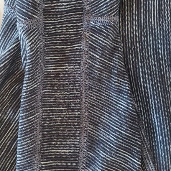 SOLD Sz 8 Lululemon 28" Align Pant Leggings. EUC. - Picture 8 of 8